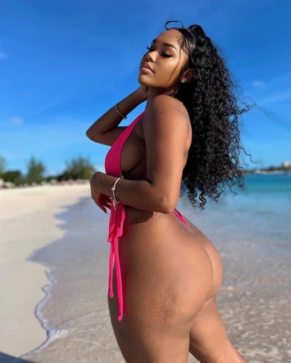 Foto 4 do Conto erotico: TEMA - JHULLY - 133º - A LINDA RECEPÇÃO EM PRAGA.