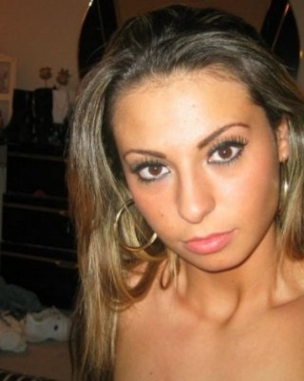 Foto 5 do Conto erotico: Eu, o traveco, meu marido e Patricio.