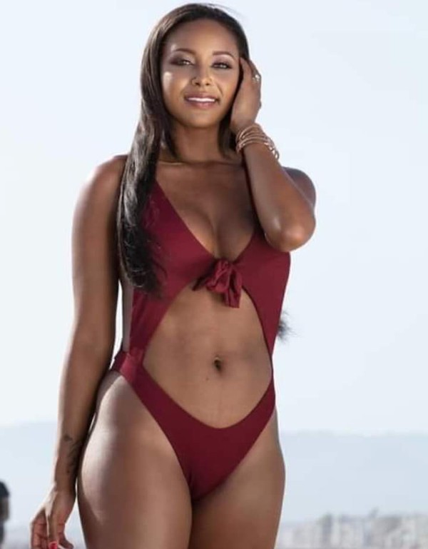 Foto 5 do Conto erotico: TEMA - JHULLY - 133º - UMA BELA RECEPÇÃO AOS LÍDERES.