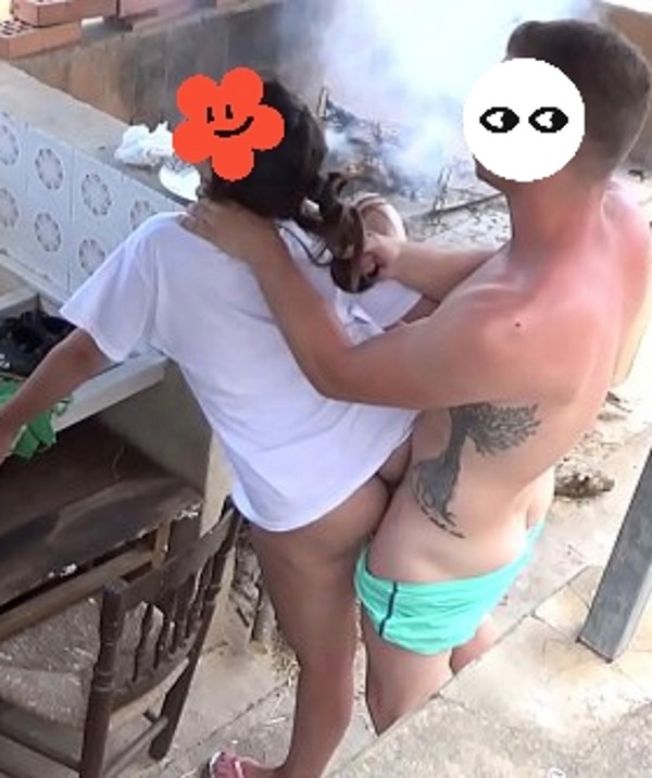 Foto 1 do Conto erotico: Corno em casa no churrasco (esposinha).