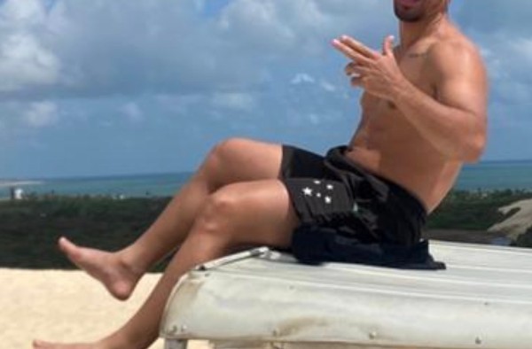 Foto 1 do Conto erotico: O cliente do vestiário recebeu o que precisava