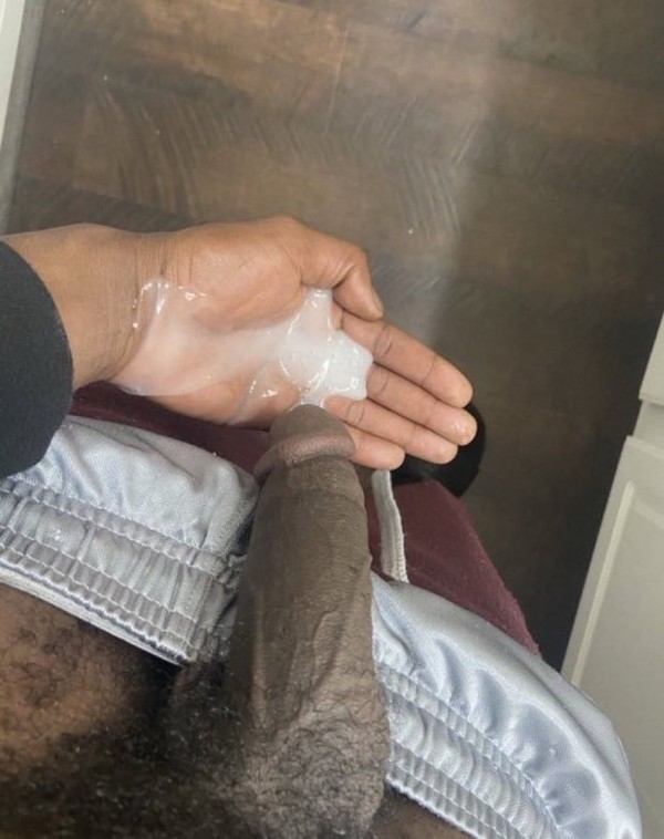 Foto 2 do Conto erotico: Disputa na república - o novato