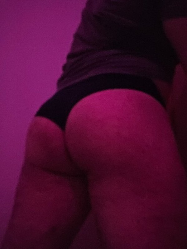 Foto 1 do Conto erotico: MORENO DOTATO ME FEZ DE PUTA NA CAÇAMBA DA CAMIONETE