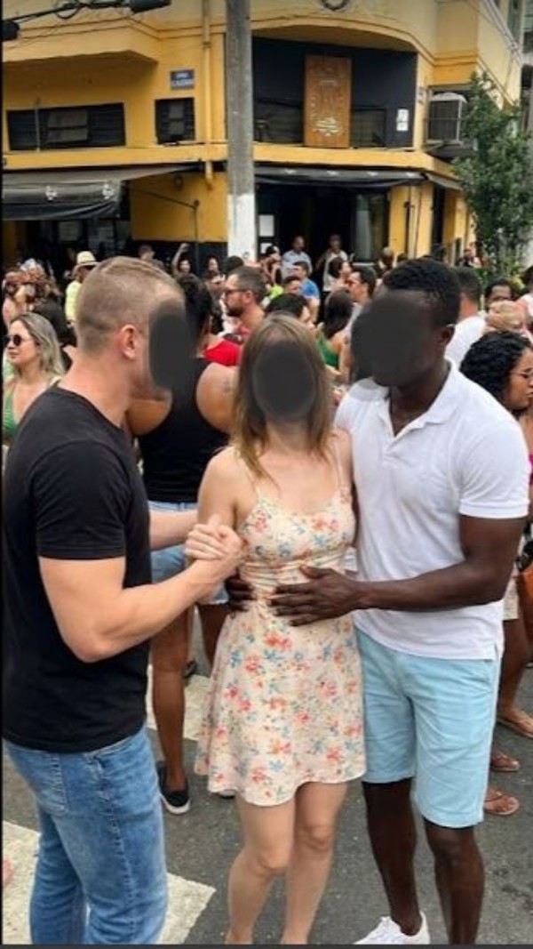 Foto 1 do Conto erotico: Minha Esposa Comida por Dois