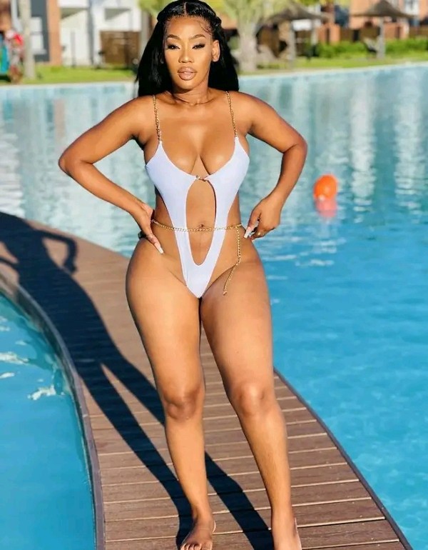 Foto 2 do Conto erotico: TEMA - JHU - 136º - A COMPRA DOS IATES.