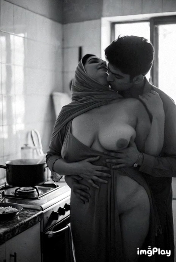 Foto 4 do Conto erotico: tudo começou com a volta das ferias, com as maes sentadas nos colos. capitulo 5