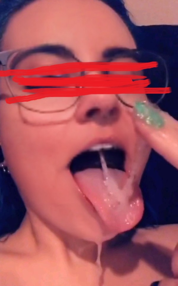 Foto 1 do Conto erotico: Dei abrigo ao filho virgem da vizinha (PARTE 3)