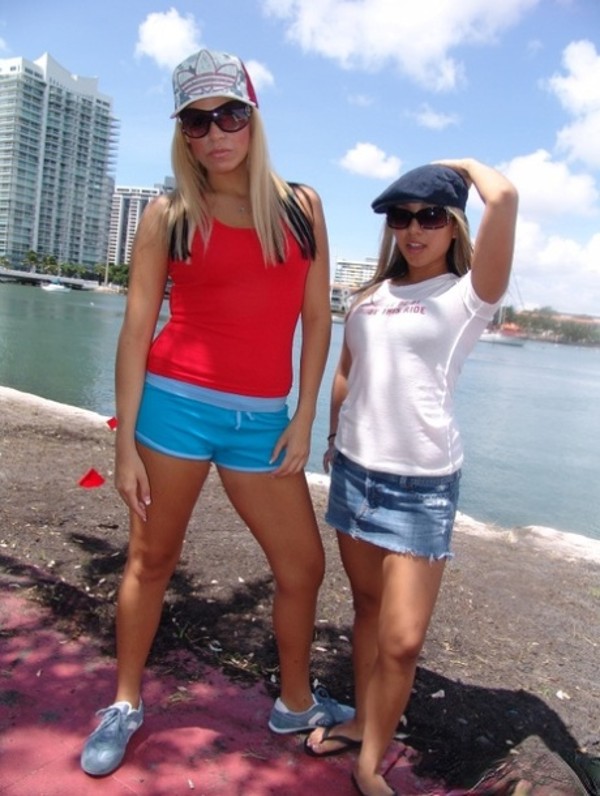 Foto 1 do Conto erotico: Loirinhas Insaciáveis no Hotel