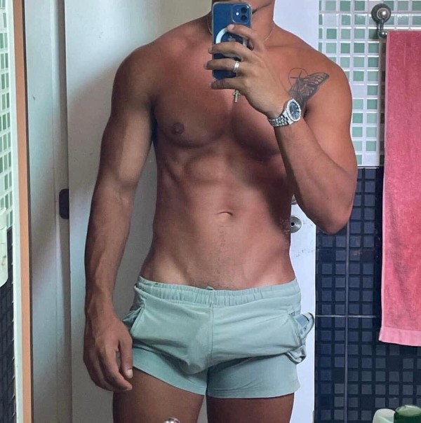 Foto 2 do Conto erotico: Mamando 2 no vestiário