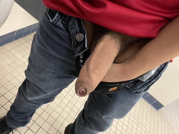 Foto 2 do Conto erotico: MARIDO DA COLEGA DE TRABALHO TAMBÉM NÃO ESCAPOU - AMO DAR PRA CASADOS