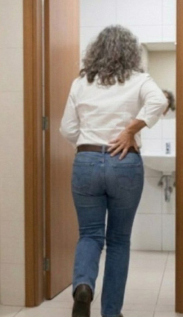 Foto 3 do Conto erotico: Começando o dia com ela no banheiro fazendo xixi!