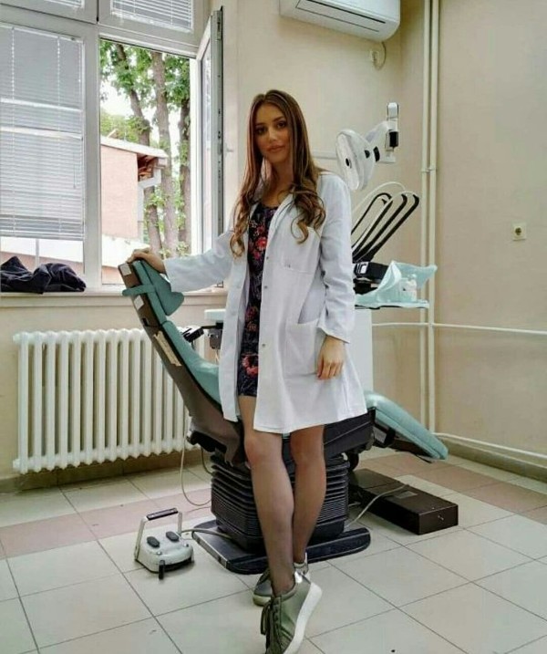 Foto 3 do Conto erotico: Minha dentista é uma safada!