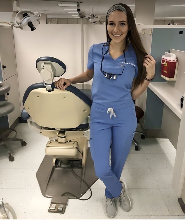 Foto 4 do Conto erotico: Minha dentista é uma safada!