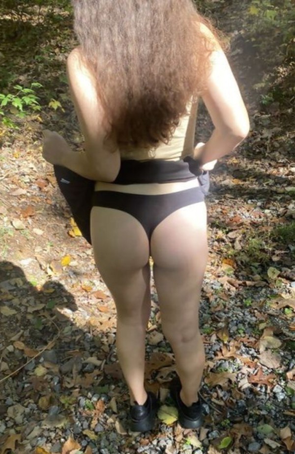 Foto 1 do Conto erotico: O dia em que fui encoxada pelo vizinho