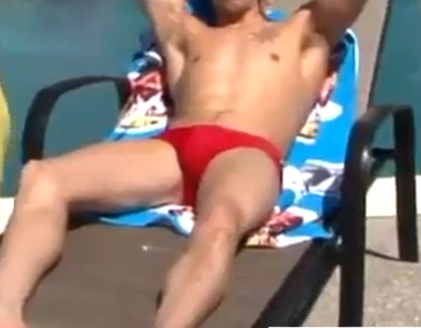 Foto 1 do Conto erotico: Da piscina para a cama com o garotão