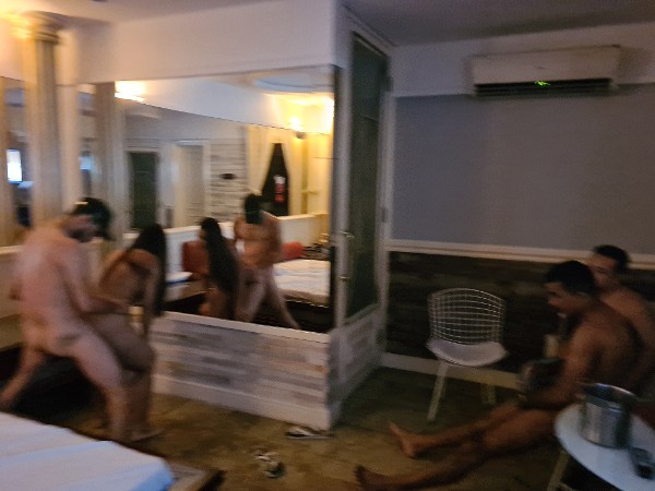 Foto 2 do Conto erotico: CRIS fodida por 4 dotados estranhos