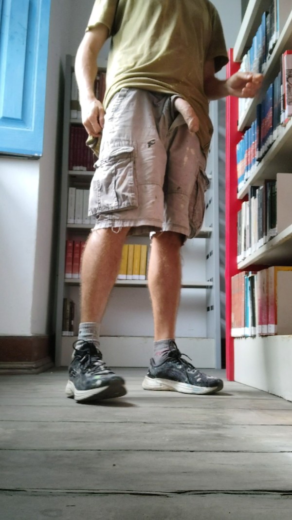 Foto 1 do Conto erotico: Biblioteca pública !