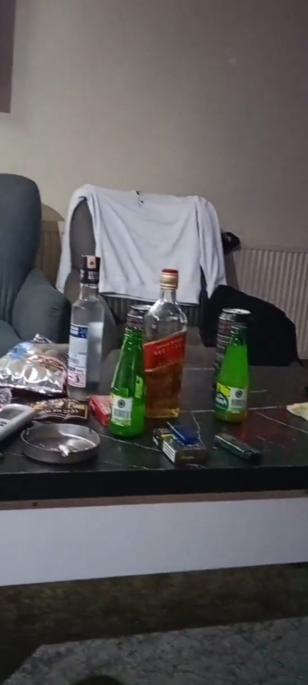 Foto 2 do Conto erotico: Nesse sábado minha grande amiga que adora dar pro Esso apareceu já tava com saudades da safada kkk