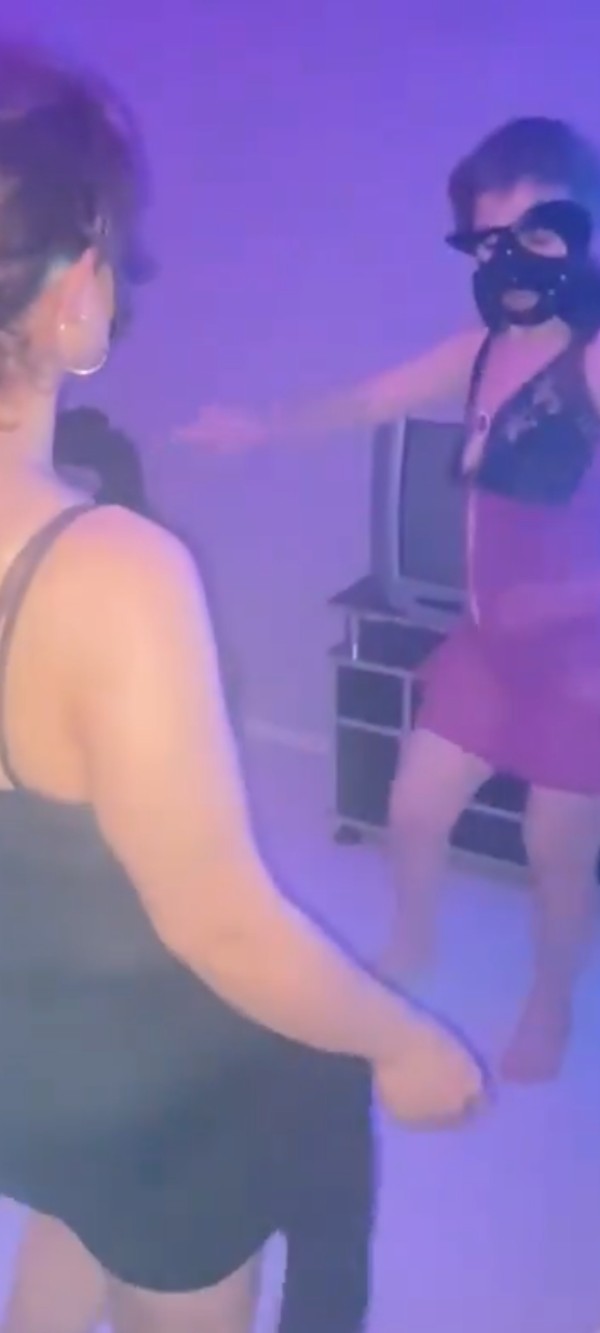 Foto 3 do Conto erotico: Nesse sábado minha grande amiga que adora dar pro Esso apareceu já tava com saudades da safada kkk