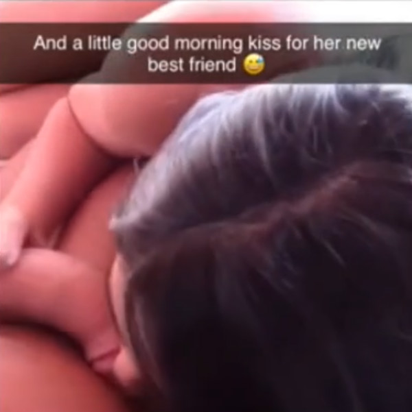 Foto 4 do Conto erotico: Diário de putaria: cap 8 - Namorada trabalhando de influencer no pau do cara