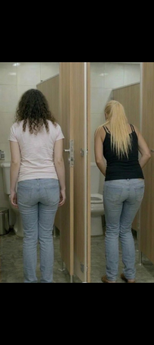 Foto 2 do Conto erotico: Minhas mijonas favoritas no banheiro