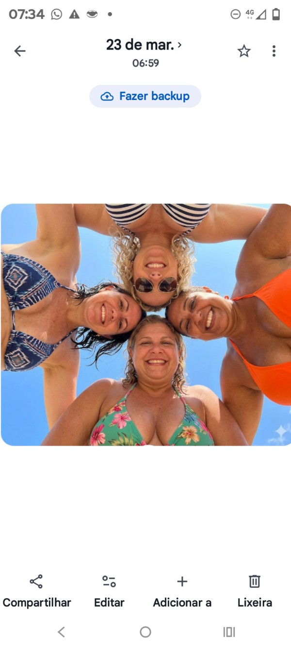 Foto 2 do Conto erotico: Uma chuva dourada na Praia com elas !