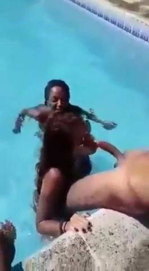 Foto 3 do Conto erotico: FUI ENTREGAR O CARRO DA ESPOSA DO MEU AMIGO, A MINHA ESPOSA FOI JUNTO...