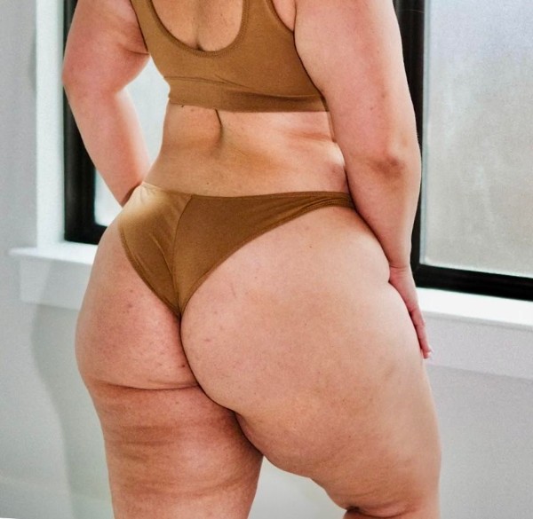 Foto 1 do Conto erotico: Alunos da minha esposa (parte 5) peitos marcados