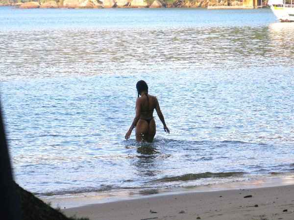 Foto 2 do Conto erotico: A princesa putinha e sua micro calcinha rendada branca e transparente