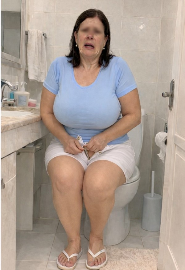 Foto 3 do Conto erotico: Ela foi no banheiro e não resisti