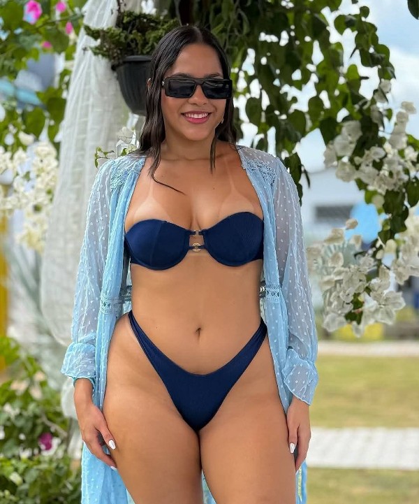 Foto 3 do Conto erotico: TEMA - JHU - 147 - A LINDÍSSIMA VIVIANNE