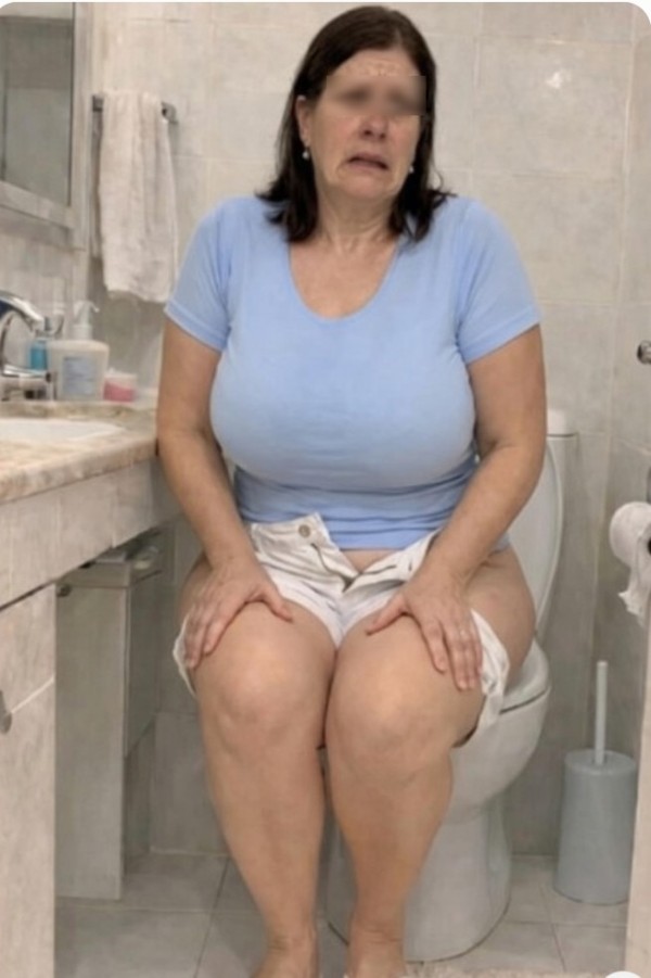 Foto 4 do Conto erotico: Ela foi no banheiro e não resisti