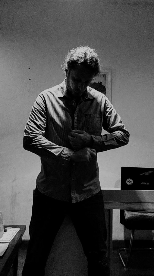 Foto 4 do Conto erotico: A princesa putinha e sua micro calcinha rendada branca e transparente