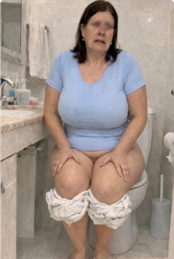 Foto 5 do Conto erotico: Ela foi no banheiro e não resisti