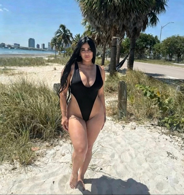 Foto 2 do Conto erotico: TEMA - JHU GHE - 149 - AS LINDAS VIVI E PALLOMMA.