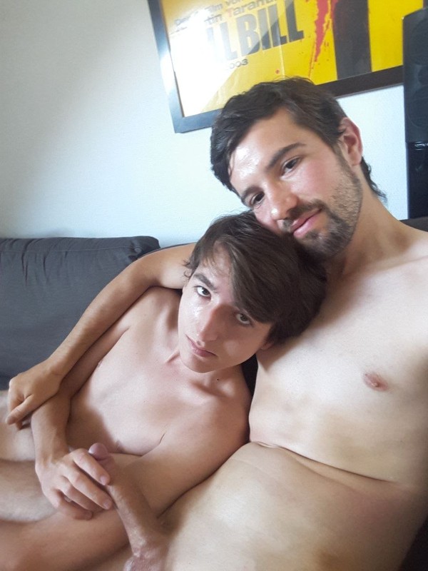 Foto 1 do Conto erotico: Pedrinho e o pauzão do papai