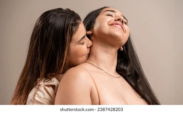 Foto 1 do Conto erotico: Confissões II - Deflorada pela mãe das minhas amigas