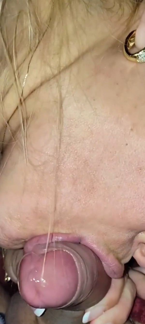 Foto 2 do Conto erotico: Descobri hoje cedo sobre a loira do restaurante e o Esso ele confessou