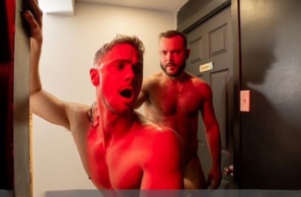 Foto 4 do Conto erotico: O amigo gostoso de minha esposa