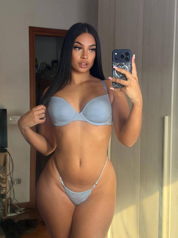 Foto 4 do Conto erotico: TEMA - 149 - JHU - A LINDA DRA. CHARLOTTE