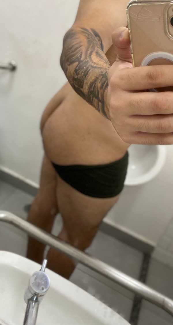 Foto 2 do Conto erotico: Meu primo e seus amigos me comeram