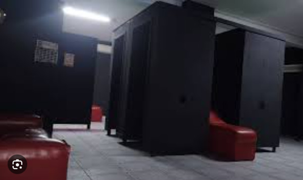 Foto 3 do Conto erotico: Marido me leva no cinemão e me oferece para outros machos