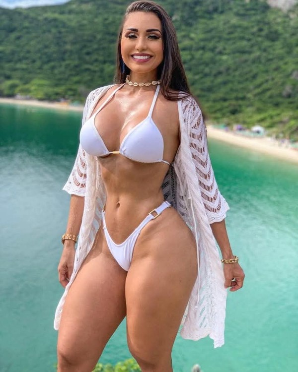 Foto 3 do Conto erotico: A MINHA LINDA E EXUBERANTE CLAUDIA. - - - -