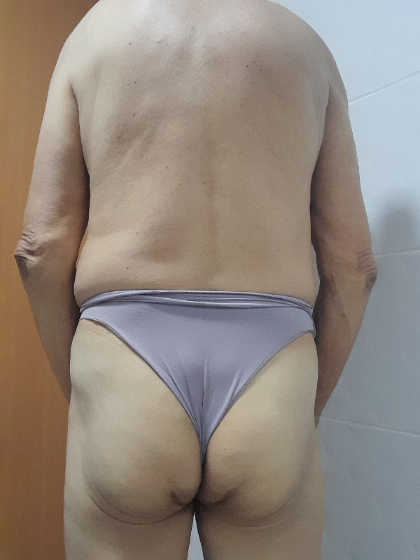 Foto 2 do Conto erotico: Calcinha no cu e rola na mão.