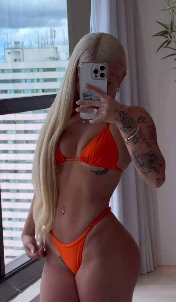 Foto 4 do Conto erotico: - . - . - . - UMA LINDA MULHER - X I I I