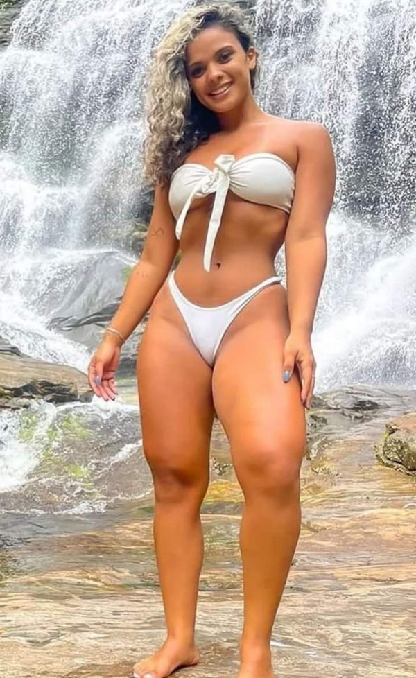 Foto 5 do Conto erotico: - . - . - . - UMA LINDA MULHER I V