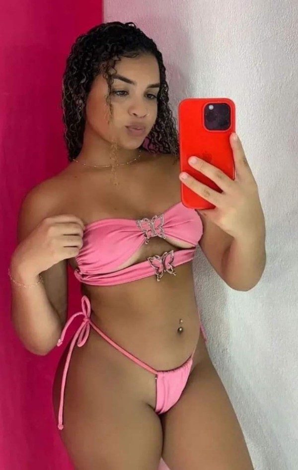 Foto 1 do Conto erotico: - * - * - * - * - 153 - LINDA E APAIXONADA SELENA. - * -