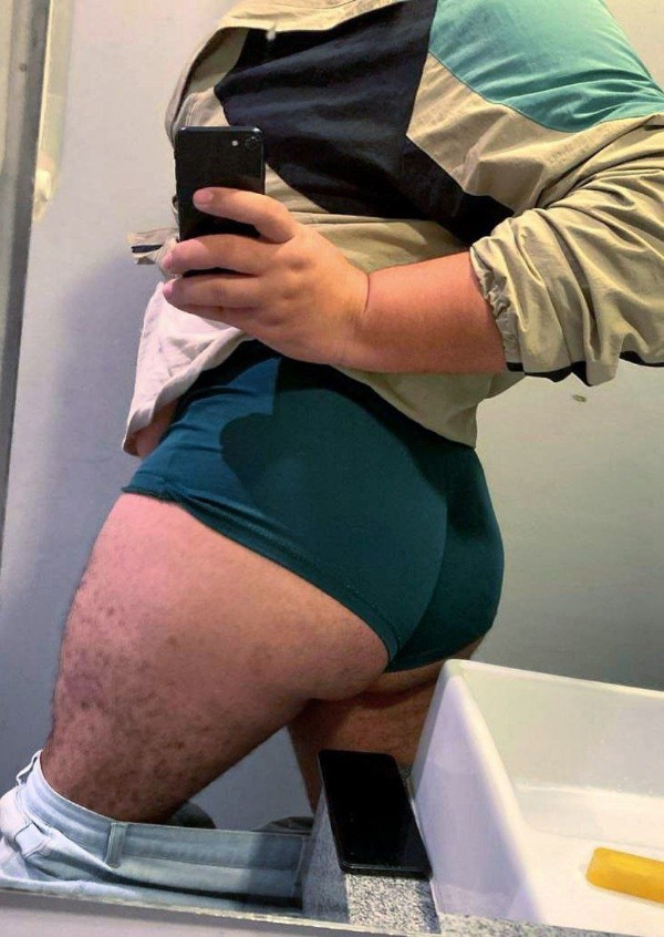 Foto 1 do Conto erotico: Pedreiro carioca apaixonou no meu rabo grande