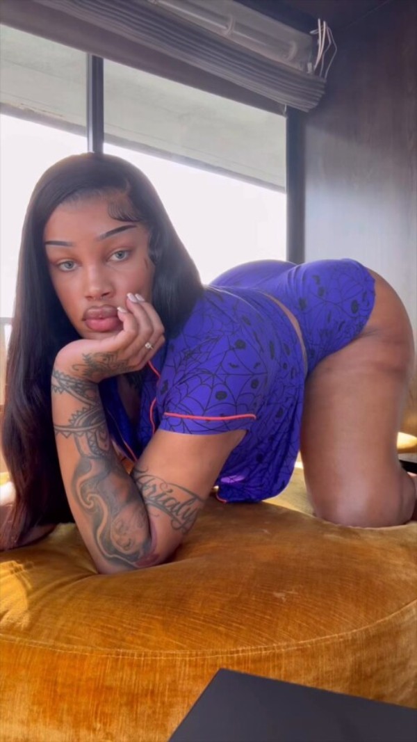 Foto 2 do Conto erotico: Mamei a trans amiga da minha esposa