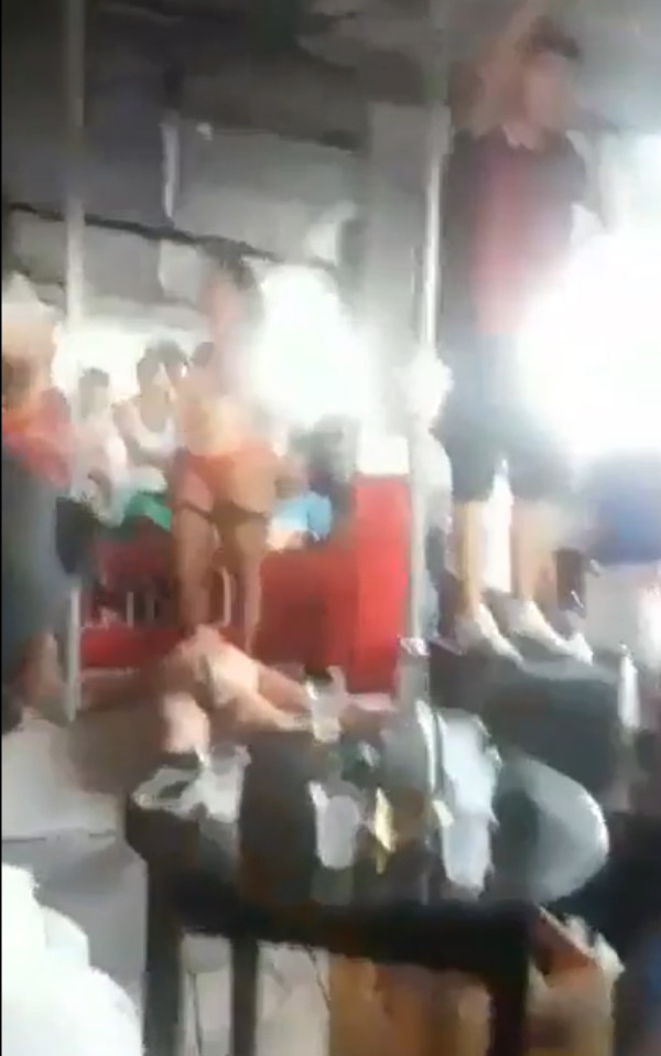 Foto 4 do Conto erotico: dona do cabaré
